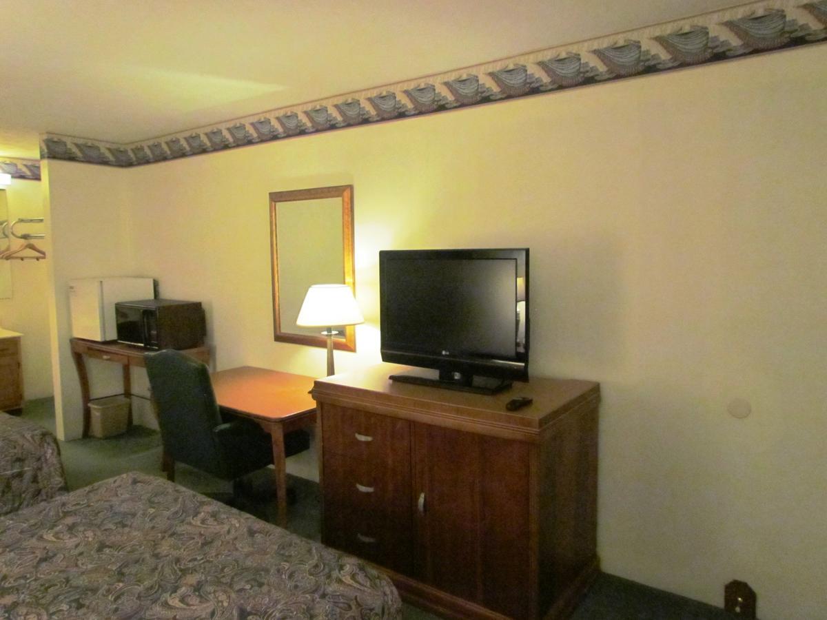 Travel Inn & Suites Frankfort Exterior foto